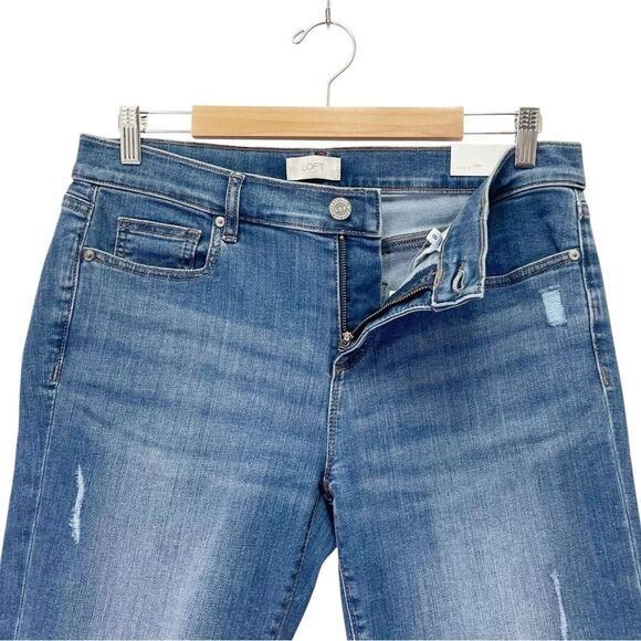 NWT LOFT Bermuda Roll Denim Shorts Size 8 Medium Wash Distressed Cuffed Stretch - Picture 5 of 10